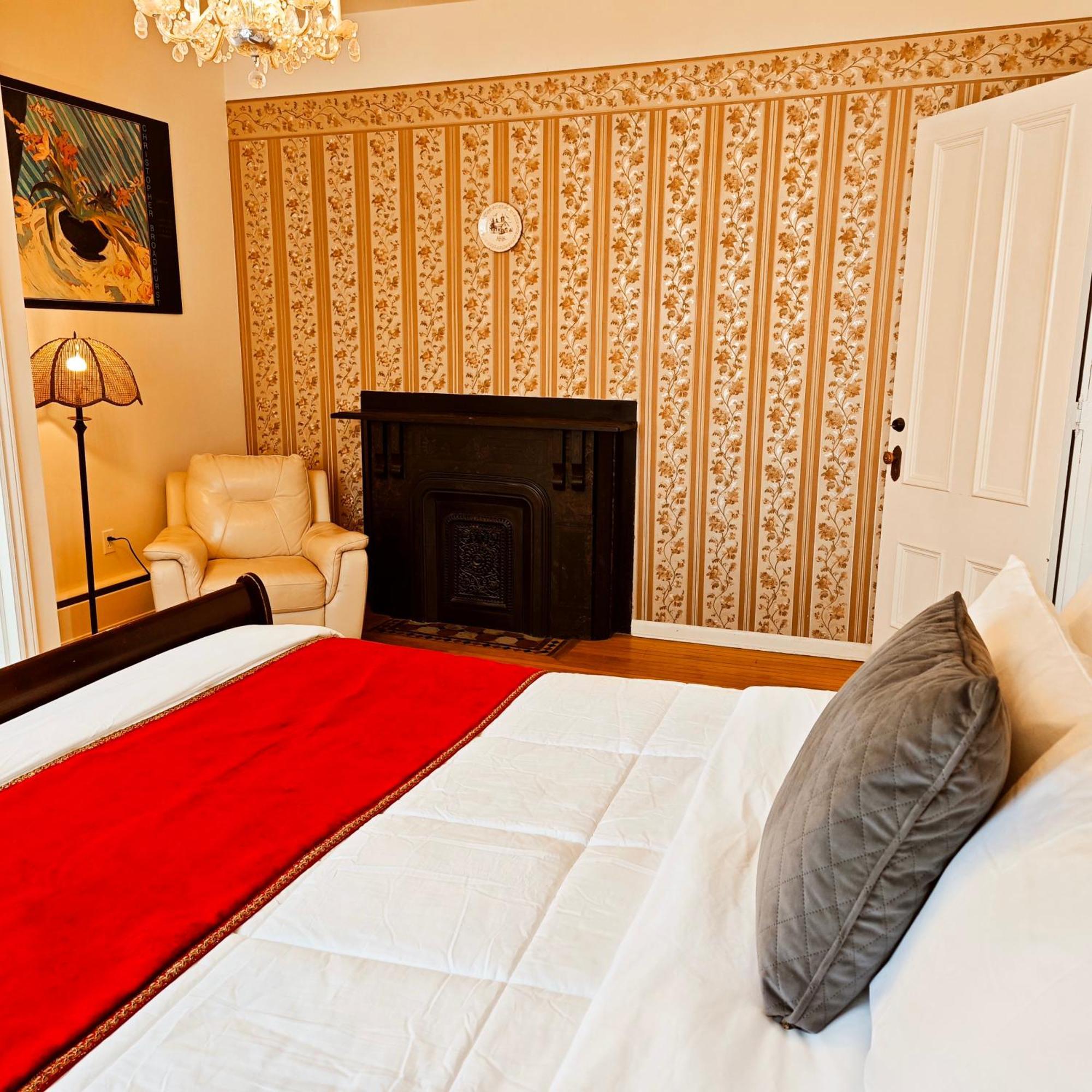 Andy'S Blue House Bed and Breakfast Charlottetown Exteriör bild